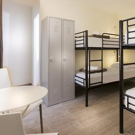 Хостел Enjoy Париж