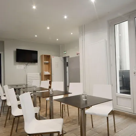 Хостел Enjoy Париж