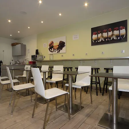 Хостел Enjoy Париж