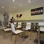 Hostel Enjoy Paris