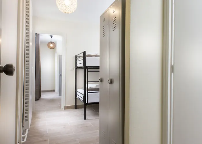 エンジョイ ホステル *