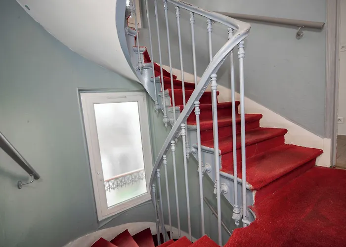 ホステル エンジョイ *